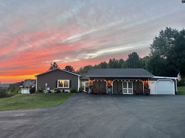 4 Sleepy Hollow Road, Essex, VT 05452
