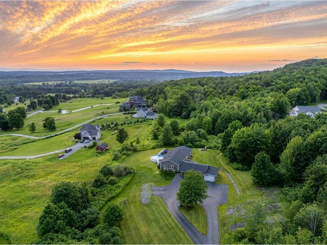 4 Sleepy Hollow Road, Essex, VT 05452