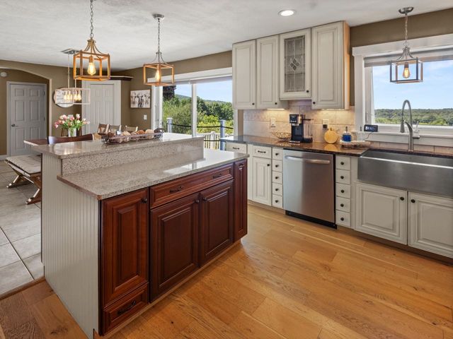 4 Sleepy Hollow Road, Essex, VT 05452