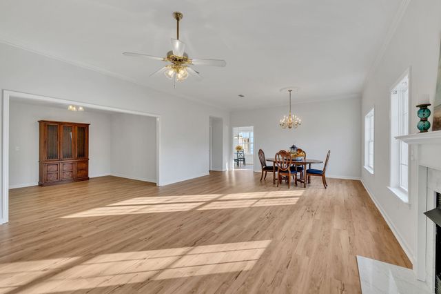 702 Forest Glen Cir, Murfreesboro, TN 37128