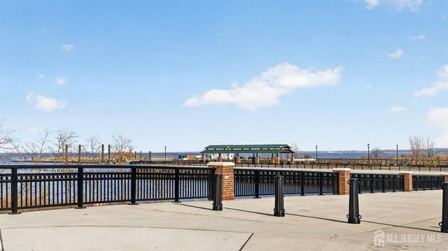 140 Coddington Oval, Sayreville, NJ 08872
