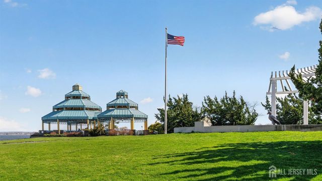 140 Coddington Oval, Sayreville, NJ 08872