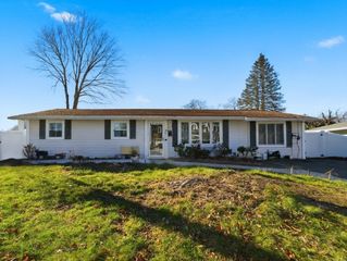 29 Joseph Rd, Braintree, MA 02184
