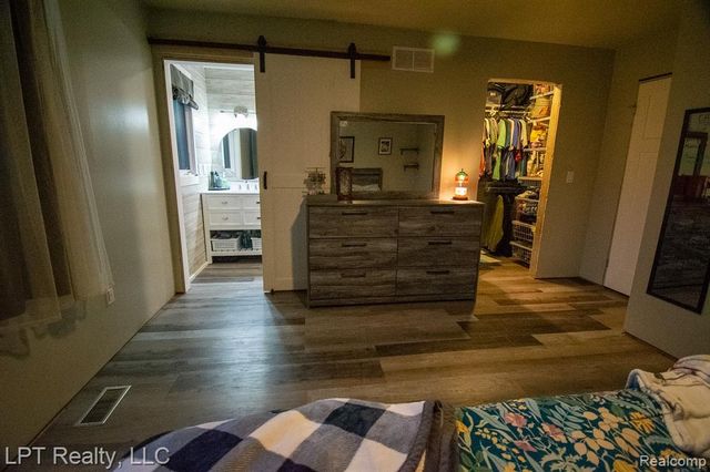 217 Nawakwa Road, Rochester Hills, MI 48307