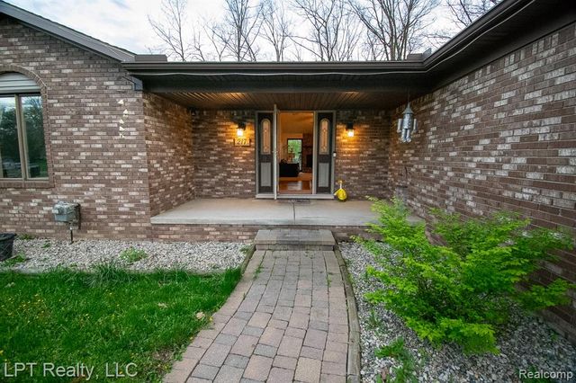 217 Nawakwa Road, Rochester Hills, MI 48307