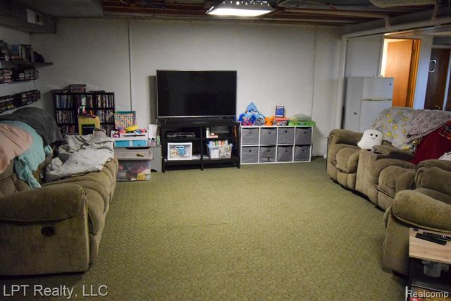217 Nawakwa Road, Rochester Hills, MI 48307