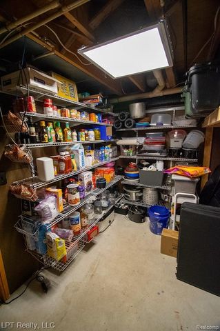 217 Nawakwa Road, Rochester Hills, MI 48307
