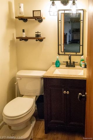 217 Nawakwa Road, Rochester Hills, MI 48307