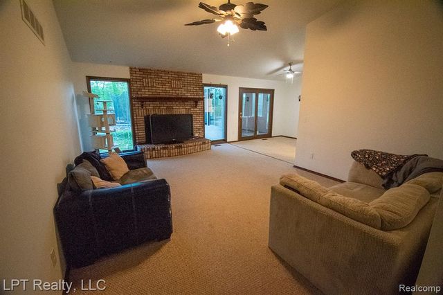 217 Nawakwa Road, Rochester Hills, MI 48307