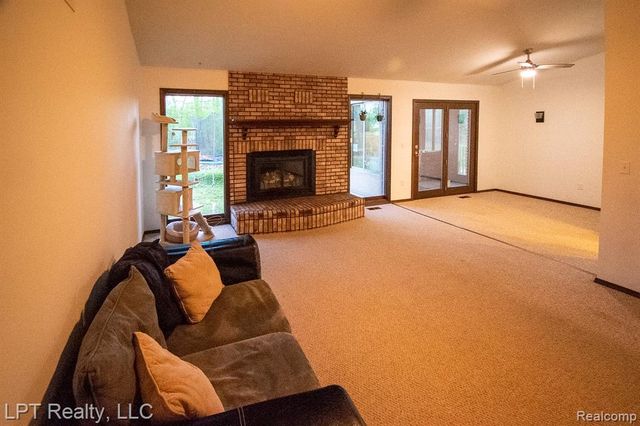 217 Nawakwa Road, Rochester Hills, MI 48307