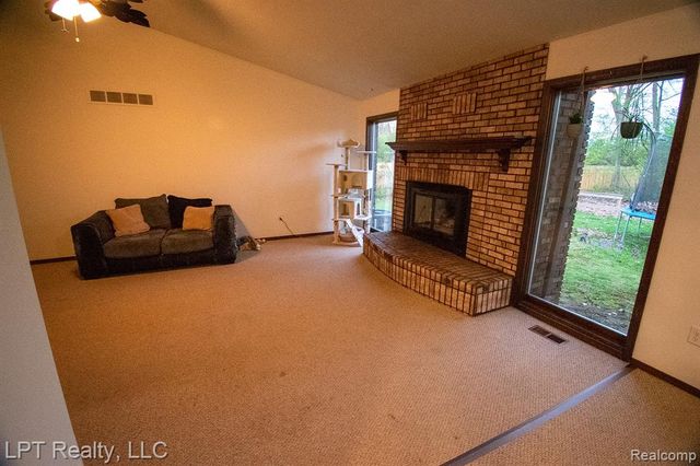 217 Nawakwa Road, Rochester Hills, MI 48307