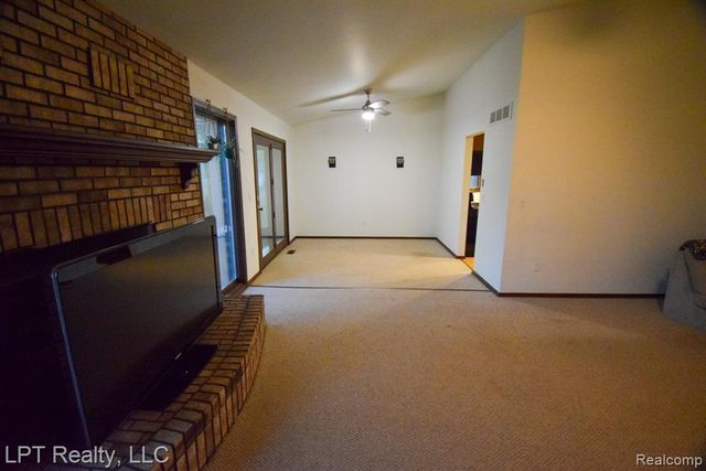 217 Nawakwa Road, Rochester Hills, MI 48307