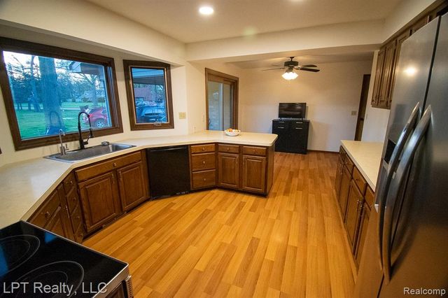 217 Nawakwa Road, Rochester Hills, MI 48307