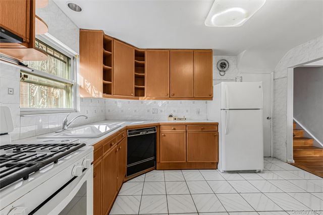 21647 Sawyer Avenue, Queens Village, NY 11427