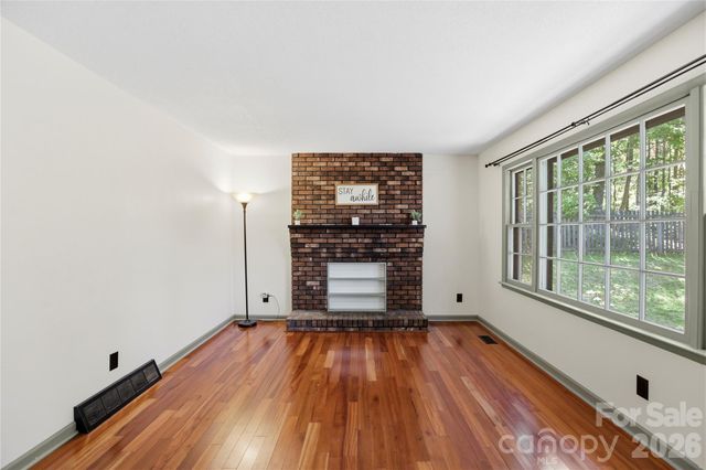 38 Nixon Terrace, Asheville, NC 28805