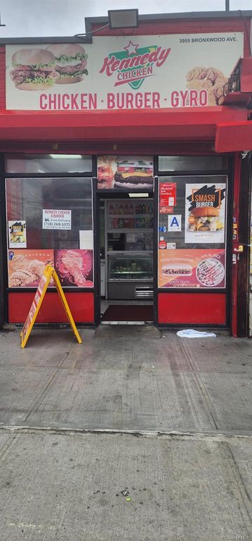 3955 E Bronxwood Avenue, Bronx, NY 10466 — exterior