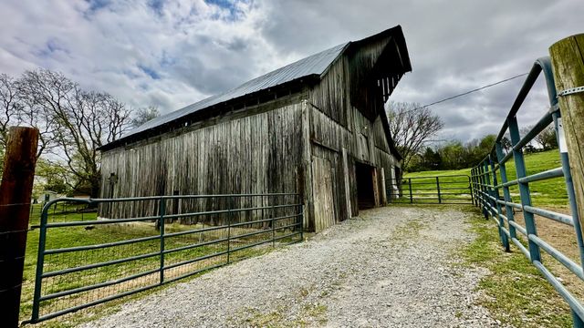 546 W Old Alexandria Rd, Watertown, TN 37184