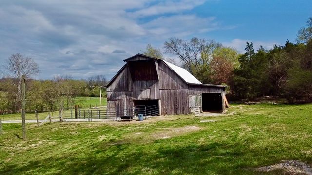 546 W Old Alexandria Rd, Watertown, TN 37184