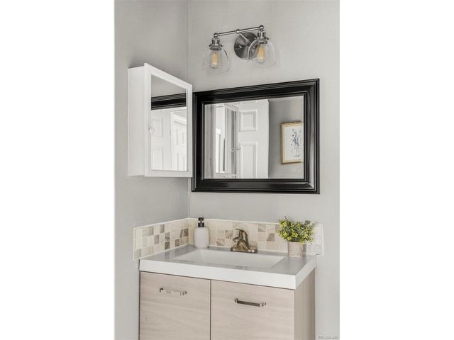 9622 W Chatfield Ave F, Littleton, CO 80128