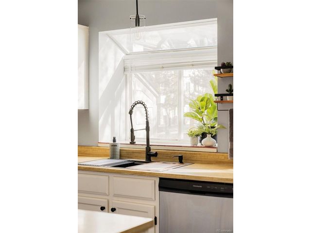 9622 W Chatfield Ave F, Littleton, CO 80128