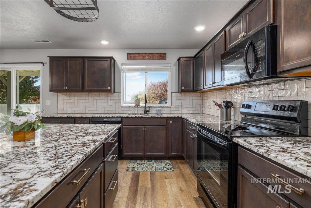 1201 N Bowknot Lake Ave, Star, ID 83669 photo 4