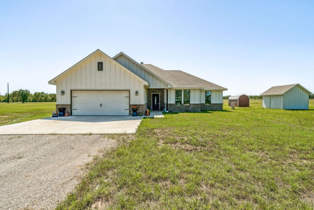 2396 Lamkin Road, Mineral Wells, TX 76067