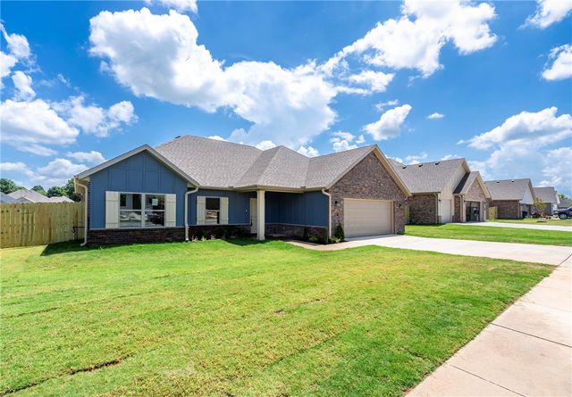 110 N Banner Avenue, Farmington, AR 72730