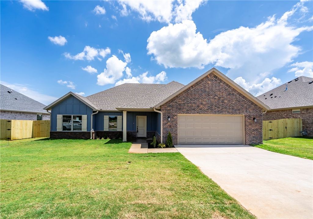 110 N Banner Avenue, Farmington, AR 72730