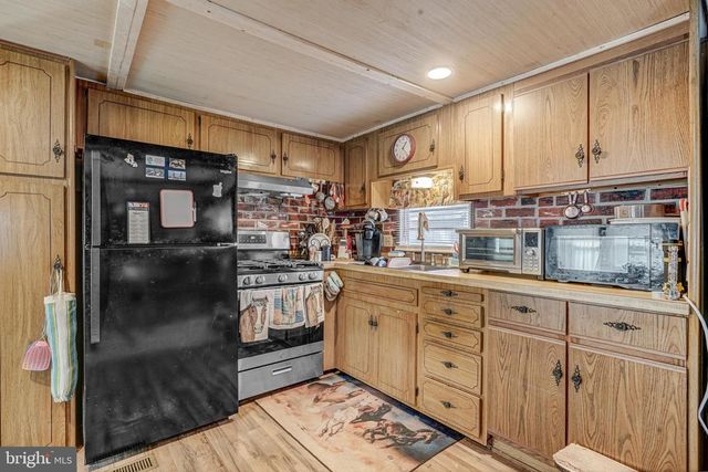 5372 MCCLEARY DR, Chincoteague Island, VA 23336