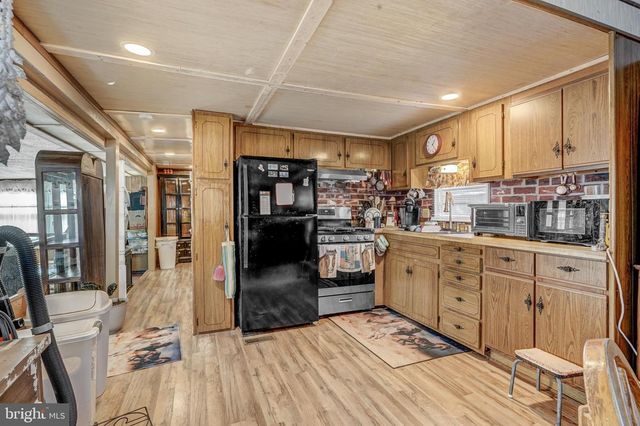 5372 MCCLEARY DR, Chincoteague Island, VA 23336