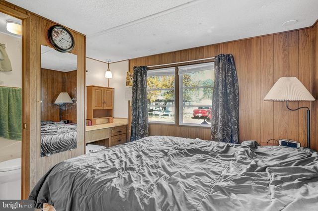 5372 MCCLEARY DR, Chincoteague Island, VA 23336