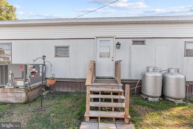 5372 MCCLEARY DR, Chincoteague Island, VA 23336