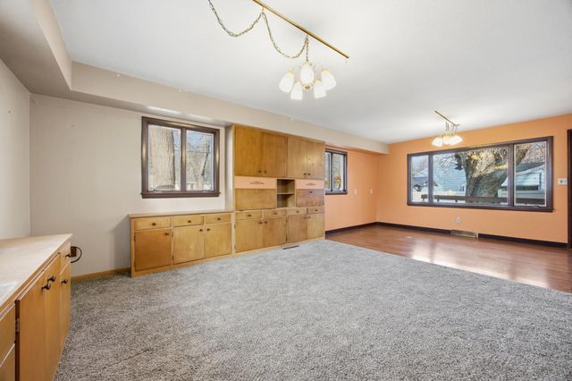 305 19th Avenue N, Fargo, ND 58102