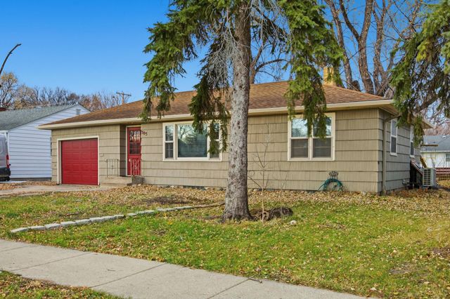 305 19th Avenue N, Fargo, ND 58102