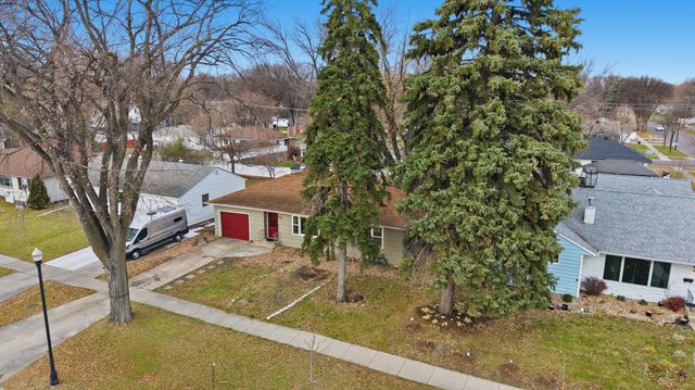 305 19th Avenue N, Fargo, ND 58102