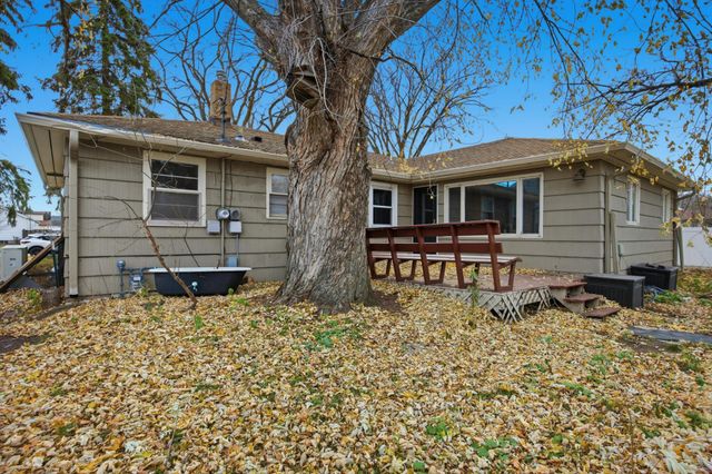 305 19th Avenue N, Fargo, ND 58102