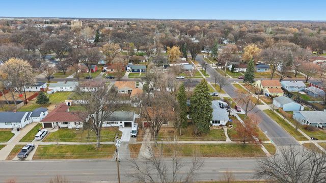 305 19th Avenue N, Fargo, ND 58102