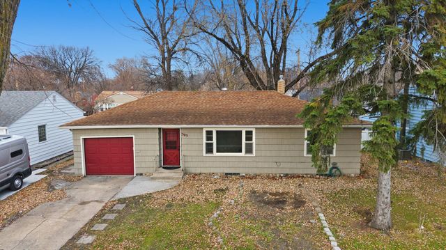 305 19th Avenue N, Fargo, ND 58102