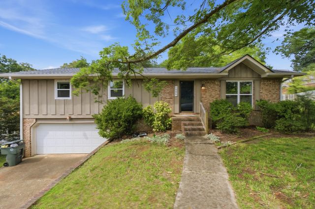 1504 Ridge Point Road, Hixson, TN 37343