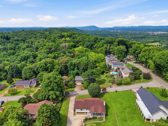 1504 Ridge Point Road, Hixson, TN 37343