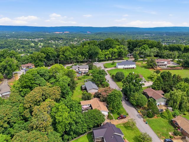 1504 Ridge Point Road, Hixson, TN 37343