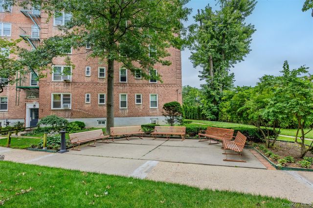 22 Mulford 2D, Hempstead, NY 11550