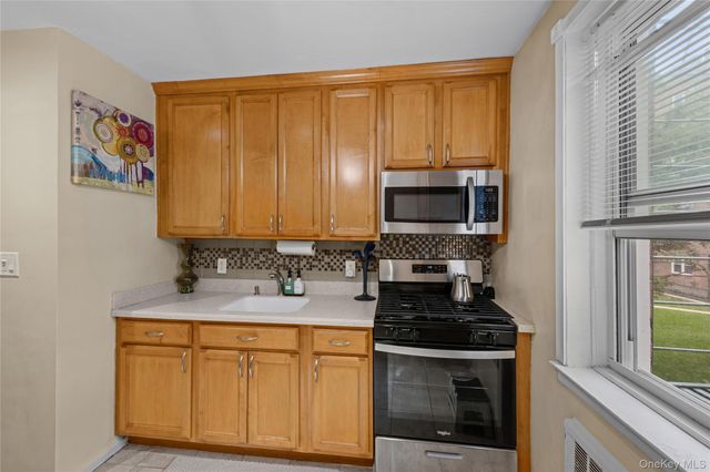 22 Mulford 2D, Hempstead, NY 11550