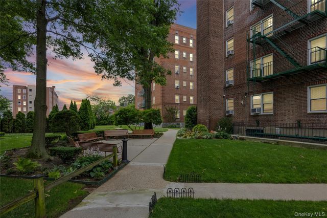 22 Mulford 2D, Hempstead, NY 11550