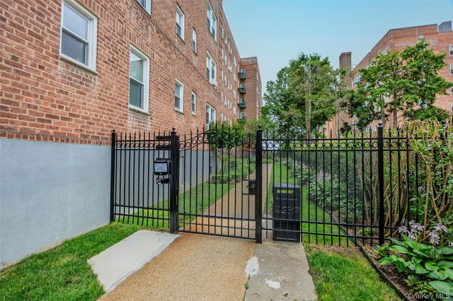 22 Mulford 2D, Hempstead, NY 11550
