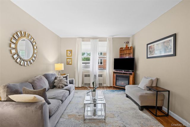 22 Mulford 2D, Hempstead, NY 11550