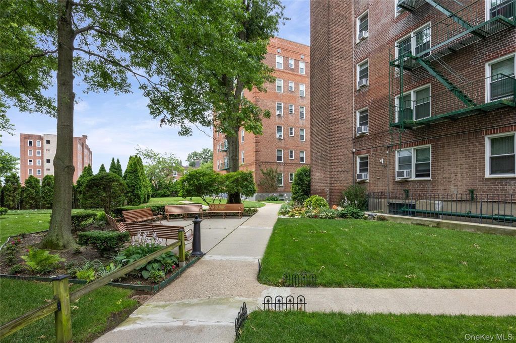 22 Mulford 2D, Hempstead, NY 11550
