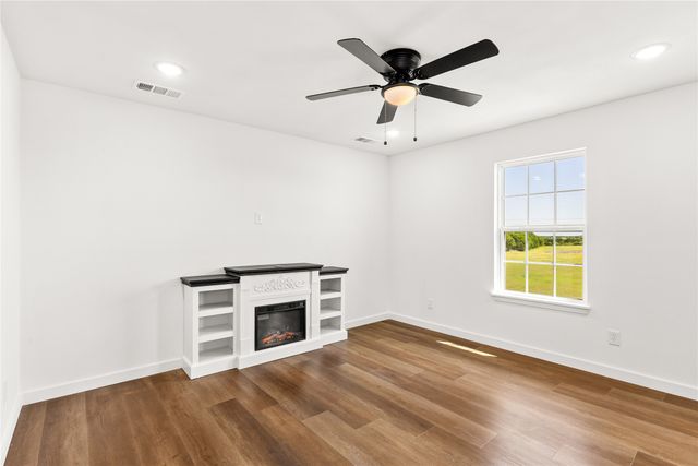 505 Farmer Road, Ennis, TX 75119