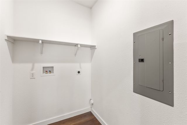 505 Farmer Road, Ennis, TX 75119