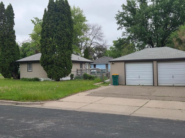 6800 Perry Avenue N, Brooklyn Center, MN 55429